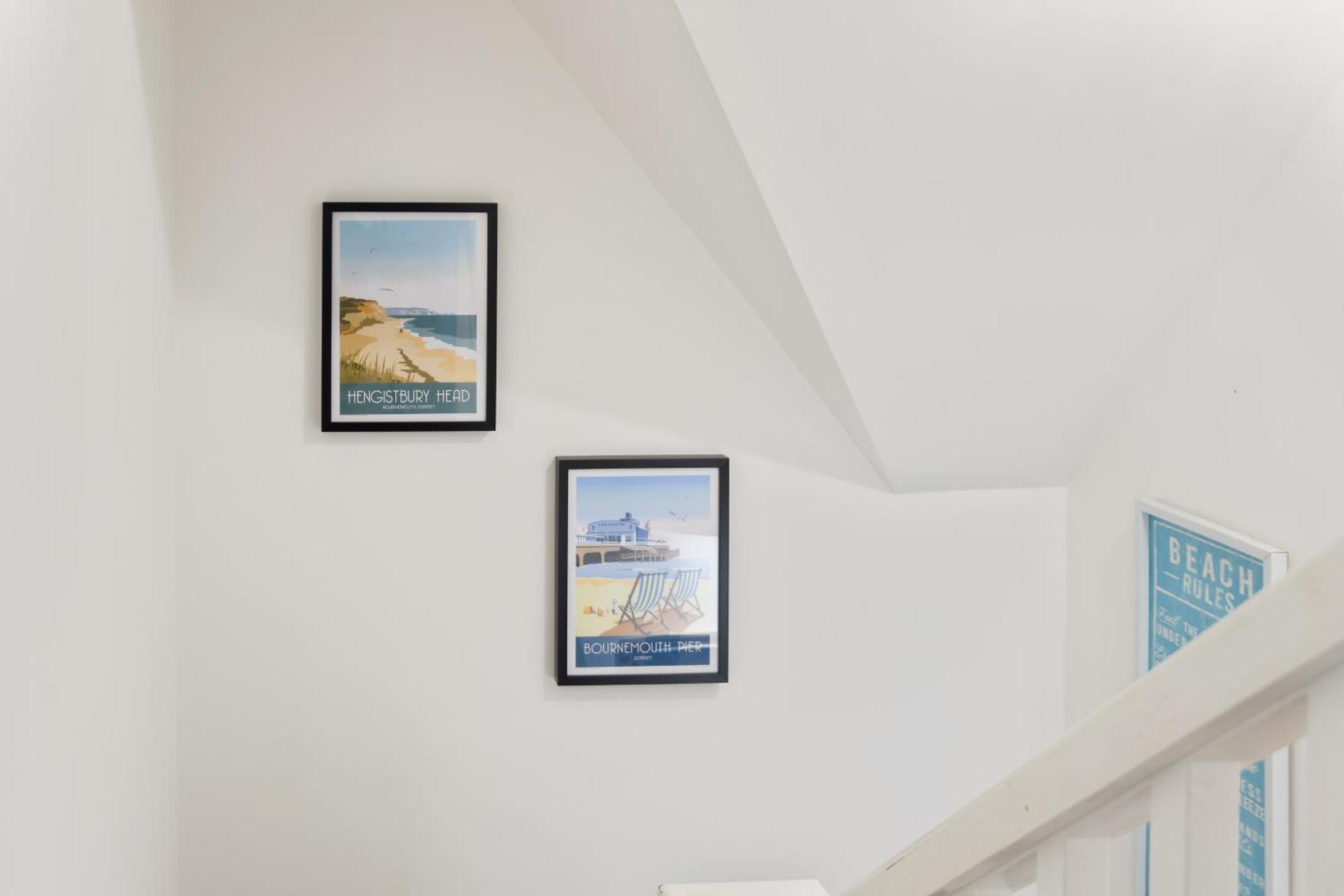 בורנמות' Large, Newly Renovated, Three Bedroom Town Centre Split Level Apartment With Free Parking, Sleeps Seven - Walking Distance To Beach מראה חיצוני תמונה